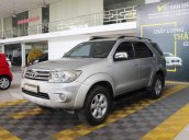 Cần bán xe Toyota Fortuner năm 2010, màu bạc giá cạnh tranh