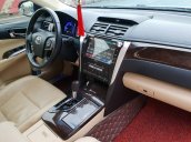 Cần bán Toyota Camry năm 2015, màu vàng