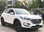 Bán xe Hyundai Tucson 2.0 AT sản xuất năm 2019, màu trắng giá cạnh tranh