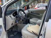 Cần bán lại xe Toyota Innova đời 2016, màu bạc xe gia đình