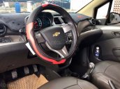 Cần bán Chevrolet Spark LT 1.2 MT đời 2018, màu đỏ  