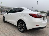 Cần bán gấp Mazda 2 2016, màu trắng còn mới, 450tr