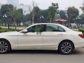 Cần bán Mercedes C200 sản xuất 2017, màu trắng