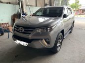 Cần bán xe Toyota Fortuner đời 2017, màu bạc số sàn