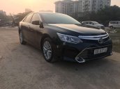 Cần bán lại xe Toyota Camry 2.0E năm sản xuất 2017, màu đen, 820tr