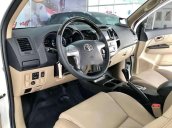 Cần bán lại xe Toyota Fortuner năm sản xuất 2016, màu trắng xe gia đình