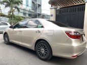 Cần bán xe Toyota Camry sản xuất năm 2016, màu vàng cát, sơn zin 100% 