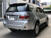 Bán Toyota Fortuner G đời 2011, màu bạc còn mới