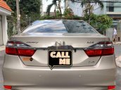 Cần bán xe Toyota Camry sản xuất năm 2016, màu vàng cát, sơn zin 100% 