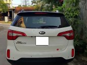 Cần bán lại xe Kia Sorento sản xuất 2015, màu trắng