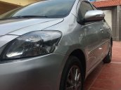 Cần bán xe Toyota Vios đời 2013, màu bạc