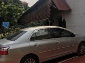 Cần bán xe Toyota Vios đời 2013, màu bạc