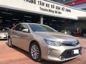 Cần bán gấp Toyota Camry đời 2018, màu nâu vàng