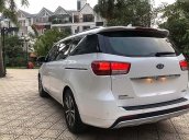 Cần bán Kia Sedona 2.2L DATH năm sản xuất 2018, màu trắng số tự động