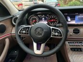 Bán Mercedes E200 năm sản xuất 2019, màu đen, xe như mới