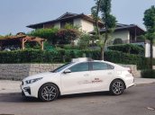 Bán xe Kia Cerato sản xuất năm 2019, màu trắng, nhập khẩu  