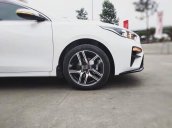 Bán xe Kia Cerato sản xuất năm 2019, màu trắng, nhập khẩu  