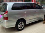 Cần bán Toyota Innova năm sản xuất 2015, màu bạc số sàn