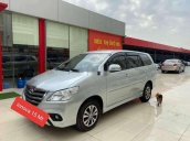 Cần bán Toyota Innova năm sản xuất 2015, màu bạc số sàn