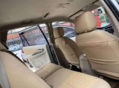 Cần bán Toyota Innova năm sản xuất 2015, màu bạc số sàn