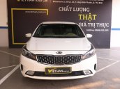 Kia Cerato 1.6MT 2017, xe trắng đẹp và sang