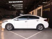 Kia Cerato 1.6MT 2017, xe trắng đẹp và sang