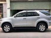 Bán Toyota Fortuner 2.5G năm 2011, màu bạc, xe còn mới