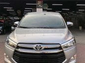 Cần bán Toyota Innova 2.0V 2017, màu bạc, 825 triệu