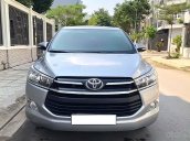 Cần bán Toyota Innova đời 2018, màu bạc số sàn