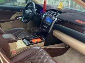 Cần bán Toyota Camry 2.0E đời 2018, màu đen chính chủ