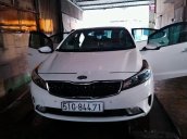 Cần bán gấp Kia Cerato đời 2018, màu trắng còn mới, 600tr