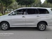 Cần bán nhanh với giá ưu đãi chiếc Toyota Innova E đời 2015, màu bạc giao nhanh