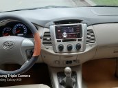 Cần bán nhanh với giá ưu đãi chiếc Toyota Innova E đời 2015, màu bạc giao nhanh