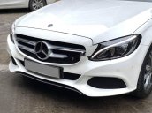 Cần bán Mercedes C200 sản xuất 2018, màu trắng