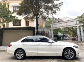 Cần bán Mercedes C200 sản xuất 2018, màu trắng