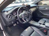 Cần bán xe Mercedes CLA250 đời 2016, màu bạc