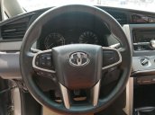 Cần bán Toyota Innova 2.0 E 2017 số sàn, 600 triệu