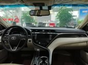 Camry 2.5 Q giá siêu khuyến mãi, không bia kèm lạc