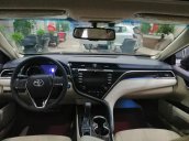 Camry 2.5 Q giá siêu khuyến mãi, không bia kèm lạc