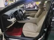 Camry 2.5 Q giá siêu khuyến mãi, không bia kèm lạc