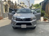 Cần bán gấp Toyota Hilux sản xuất 2018, màu bạc, nhập khẩu xe gia đình