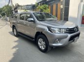 Cần bán gấp Toyota Hilux sản xuất 2018, màu bạc, nhập khẩu xe gia đình