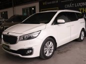 Cần bán Kia Sedona 3.3AT năm sản xuất 2016, màu trắng, giá 826tr