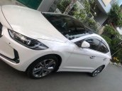 Cần bán gấp Hyundai Elantra sản xuất 2016, màu trắng chính chủ