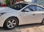 Cần bán xe Chevrolet Cruze sản xuất năm 2011, màu trắng xe gia đình