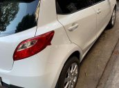 Xe Mazda 2 năm sản xuất 2013, màu trắng còn mới