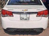 Cần bán xe Chevrolet Cruze sản xuất năm 2011, màu trắng xe gia đình