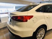 Bán Ford Focus Titanium đời 2018, màu trắng 