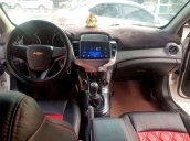 Bán xe Chevrolet Cruze 2011, màu trắng xe gia đình