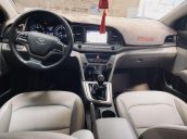 Bán xe Hyundai Elantra năm 2017, màu trắng như mới